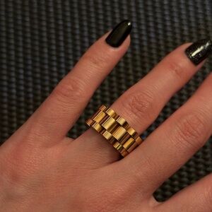 Elegant Gold-Tone Women's Ring